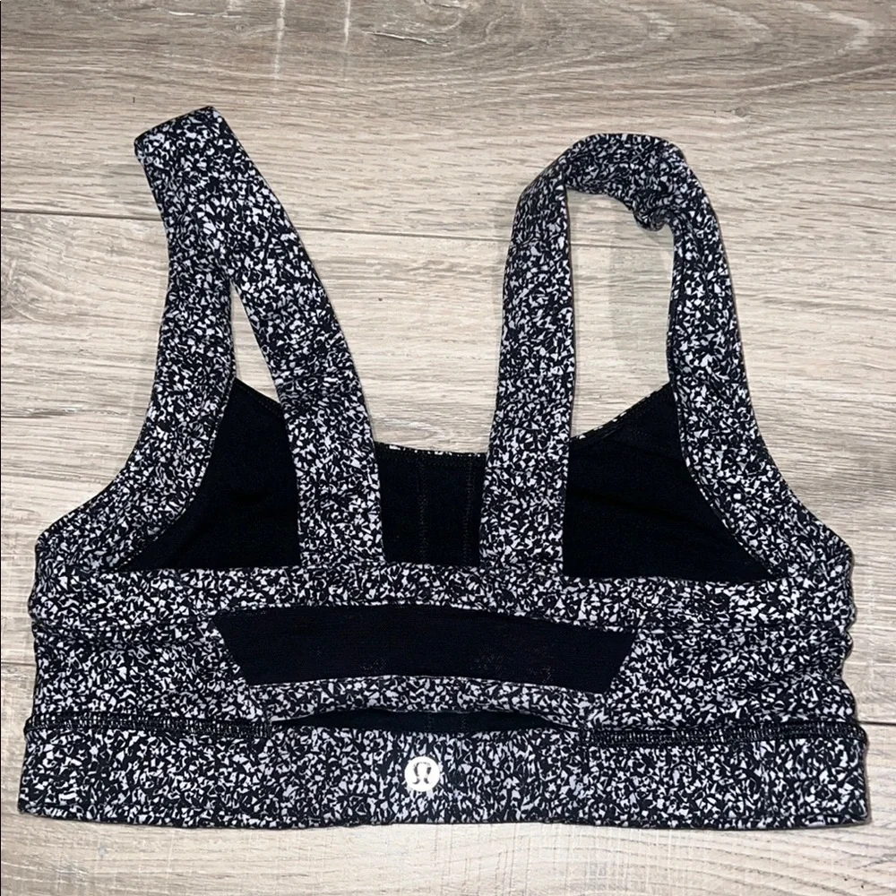 Lululemon pavement pusher sports bra - Picture 2 of 4